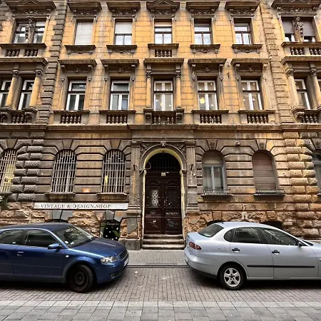 Deluxe Kazincy In The Heart Of