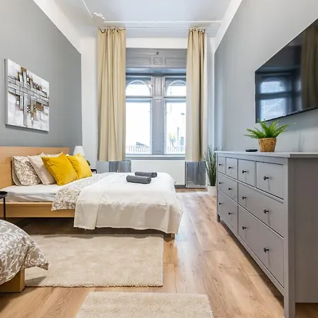 Deluxe Kazincy In The Heart Of