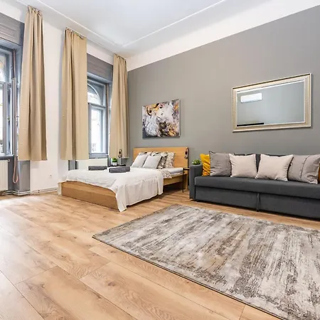 Apartamento Deluxe Kazincy In The Heart Of