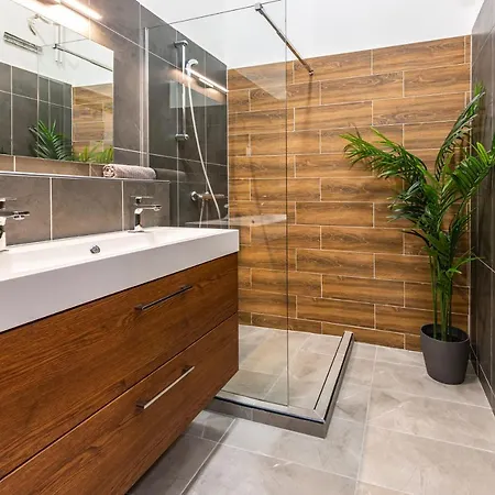 Apartment Deluxe Kazincy In The Heart Of Budapest